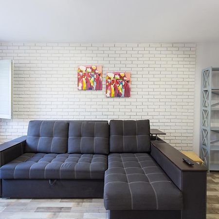 Loft Apartment Near Botanical Garden ハルキウ エクステリア 写真