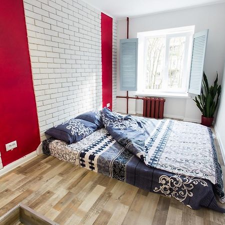 Loft Apartment Near Botanical Garden ハルキウ エクステリア 写真