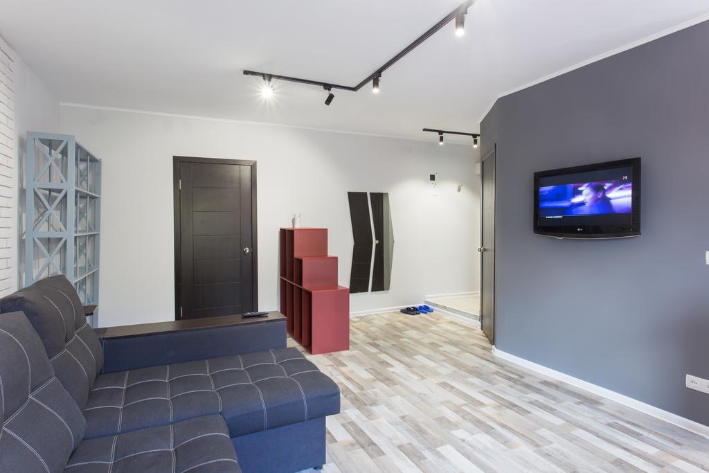 Loft Apartment Near Botanical Garden ハルキウ エクステリア 写真