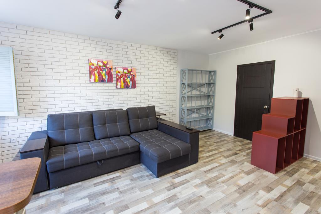 Loft Apartment Near Botanical Garden ハルキウ エクステリア 写真