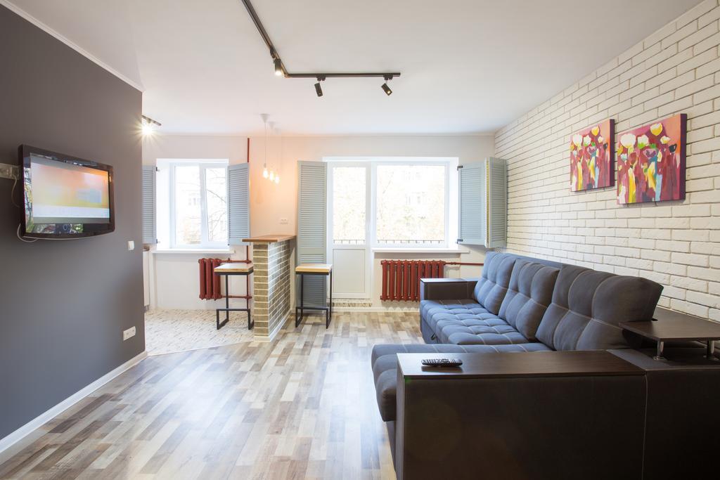Loft Apartment Near Botanical Garden ハルキウ エクステリア 写真